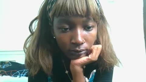 Snapshot of pretty__lisa chatting on 12.21.25 pretty__lisa online show from 12.21.25