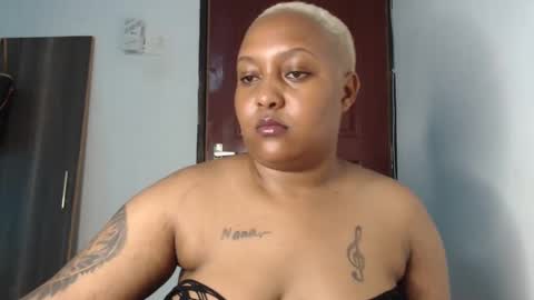 Snapshot of pretty_annah chatting on 12.18.24 Annah online show from 12.18.24