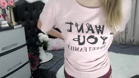 Snapshot of pretty_chikana chatting on 02.27.26 Chikana online show from 02.27.26