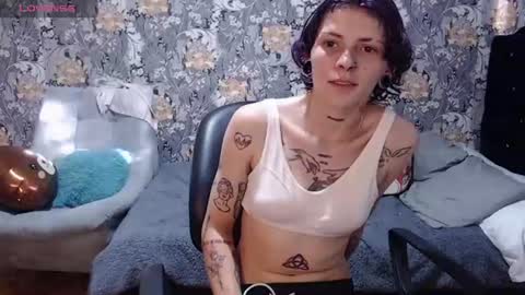 Snapshot of pretty_cristal22 chatting on 06.25.26 pretty_cristal22 online show from 06.25.26