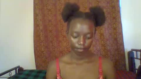 Snapshot of pretty_hearts chatting on 03.08.26 Shillah online show from 03.08.26