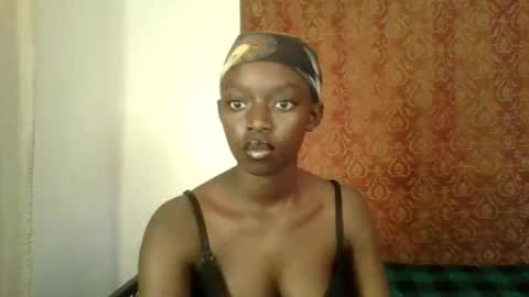 Snapshot of pretty_hearts chatting on 03.12.26 Shillah online show from 03.12.26