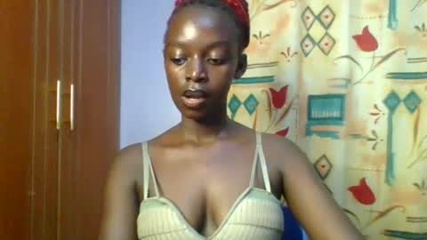 Snapshot of pretty_hearts chatting on 04.04.26 Shillah online show from 04.04.26