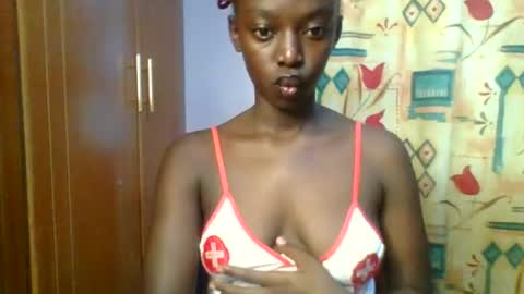 Snapshot of pretty_hearts chatting on 04.11.26 Shillah online show from 04.11.26