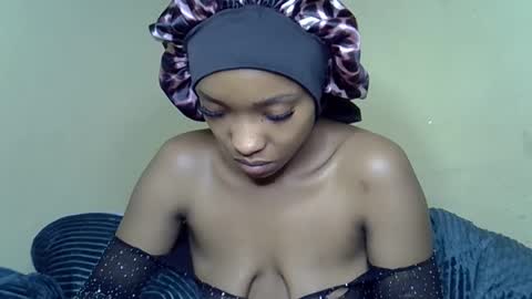 Snapshot of pretty_jazmine chatting on 10.11.25 Jaz online show from 10.11.25