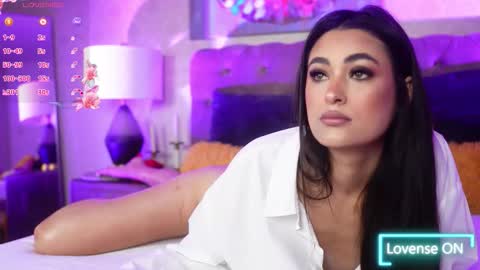 Snapshot of pretty_lia_ chatting on 09.30.25 Lia online show from 09.30.25