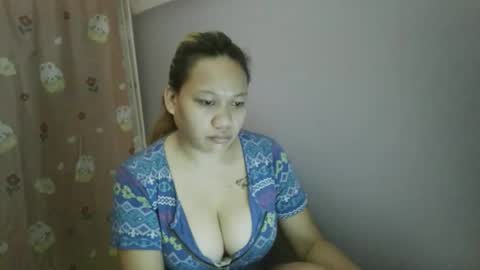 Snapshot of pretty_lyn08 chatting on 05.04.26 pretty_lyn08 online show from 05.04.26