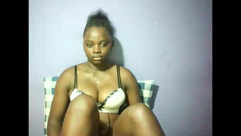 Snapshot of pretty_melinda2 chatting on 02.02.25 Mary Melinda online show from 02.02.25