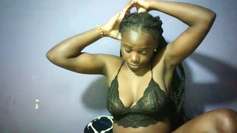 Snapshot of pretty_melinda2 chatting on 02.11.25 Mary Melinda online show from 02.11.25