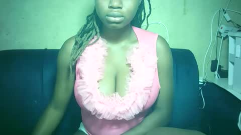 pretty_milan online show from 12.19.25