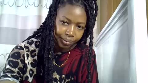 Snapshot of pretty_petite24 chatting on 01.28.25 pretty_petite24 online show from 01.28.25