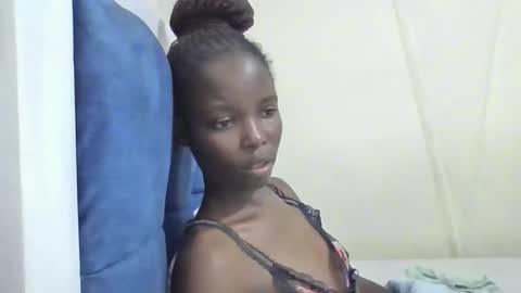 Snapshot of pretty_petite_ebony chatting on 04.25.26 pretty_petite_ebony online show from 04.25.26