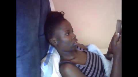 Snapshot of pretty_petite_ebony chatting on 04.28.26 pretty_petite_ebony online show from 04.28.26