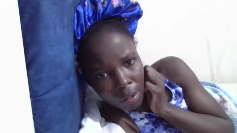 Snapshot of pretty_petite_ebony chatting on 05.01.26 pretty_petite_ebony online show from 05.01.26
