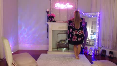 Pretty Sara online show from 01.03.25