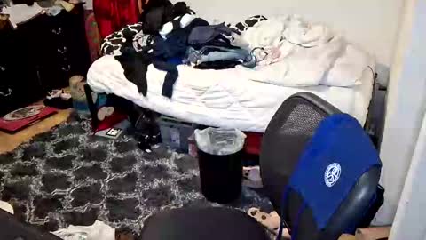 Snapshot of prettyandpeachy chatting on 11.24.25 Mistress Mallad online show from 11.24.25