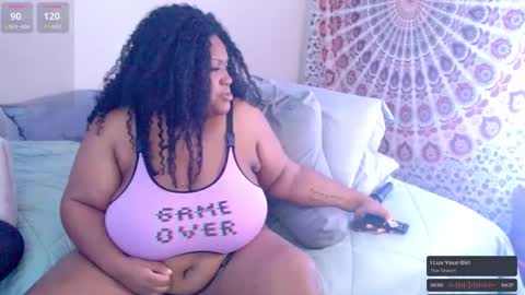 Snapshot of prettybabee120 chatting on 09.30.25 Miss Pretty online show from 09.30.25