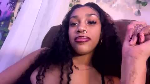 Snapshot of prettyblackgal chatting on 12.03.25 prettyblackgal online show from 12.03.25
