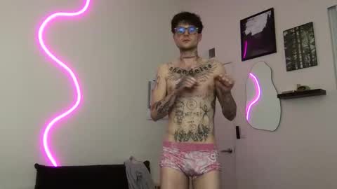 pretty boy online show from 12.15.25