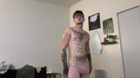 Snapshot of prettyboyszn chatting on 06.19.26 pretty boy online show from 06.19.26