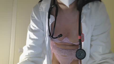 Snapshot of prettydoctor00 chatting on 07.18.26 prettydoctor00 online show from 07.18.26