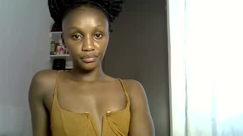 Snapshot of prettygee21 chatting on 04.24.26 Pretty darkskin doll online show from 04.24.26