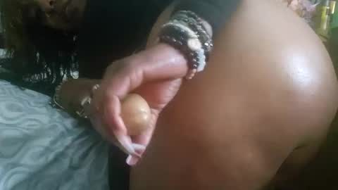 Mona Red online show from 03.12.25