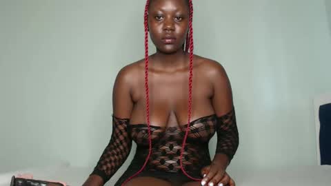 Snapshot of prettyliz1999 chatting on 01.06.25 Lizzy online show from 01.06.25