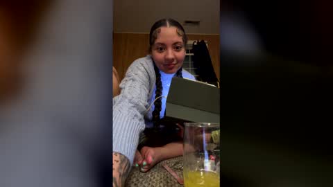 prettynnnpink online show from 04.16.26