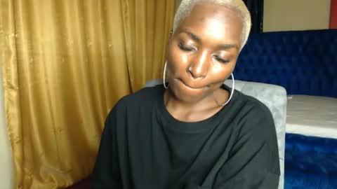 Snapshot of prettyquee chatting on 12.23.24 sasha online show from 12.23.24