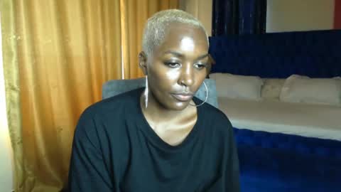 Snapshot of prettyquee chatting on 12.24.24 sasha online show from 12.24.24