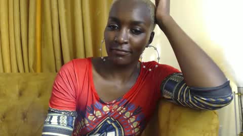 Snapshot of prettyquee chatting on 12.27.24 sasha online show from 12.27.24