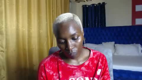 Snapshot of prettyquee chatting on 01.06.25 sasha online show from 01.06.25