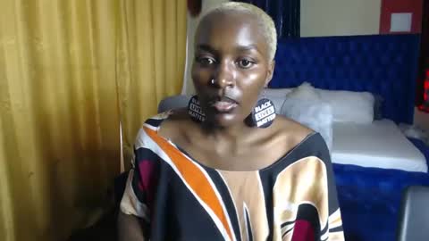 Snapshot of prettyquee chatting on 01.09.25 sasha online show from 01.09.25