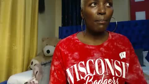 Snapshot of prettyquee chatting on 01.12.25 sasha online show from 01.12.25