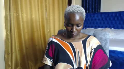 Snapshot of prettyquee chatting on 02.22.25 sasha online show from 02.22.25