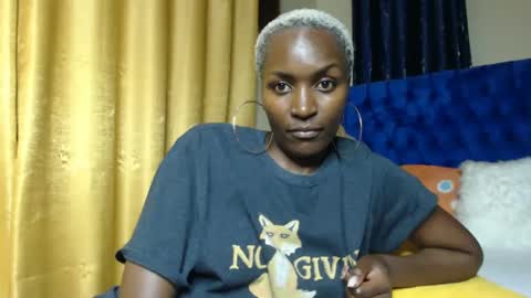 Snapshot of prettyquee chatting on 03.04.25 sasha online show from 03.04.25