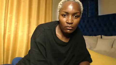 Snapshot of prettyquee chatting on 10.08.25 sasha online show from 10.08.25