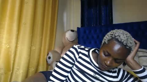 Snapshot of prettyquee chatting on 11.09.25 sasha online show from 11.09.25