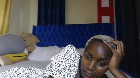 Snapshot of prettyquee chatting on 11.24.25 sasha online show from 11.24.25