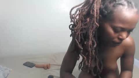 Snapshot of prettyrosalia chatting on 02.19.26 Rosalia online show from 02.19.26