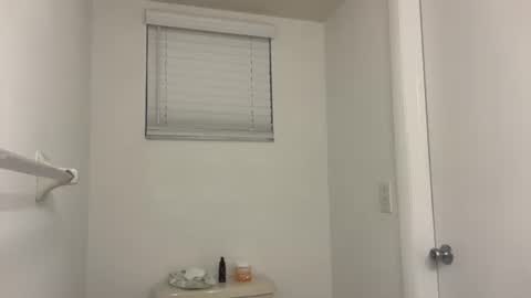 Snapshot of prettyyykittyyy22 chatting on 09.17.25 prettyyykittyyy22 online show from 09.17.25