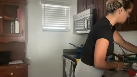 Snapshot of prettyyykittyyy22 chatting on 09.23.25 prettyyykittyyy22 online show from 09.23.25