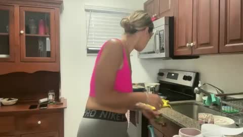 Snapshot of prettyyykittyyy22 chatting on 01.14.26 prettyyykittyyy22 online show from 01.14.26