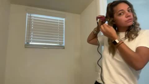 Snapshot of prettyyykittyyy22 chatting on 02.13.26 prettyyykittyyy22 online show from 02.13.26