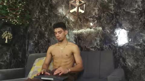 prince_arthur77 online show from 11.22.25