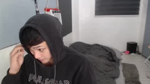 Snapshot of princeadrianx chatting on 11.12.25 Prince Adrian online show from 11.12.25