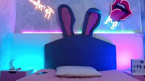 Snapshot of princeapolo_anki chatting on 11.27.25 Prince online show from 11.27.25