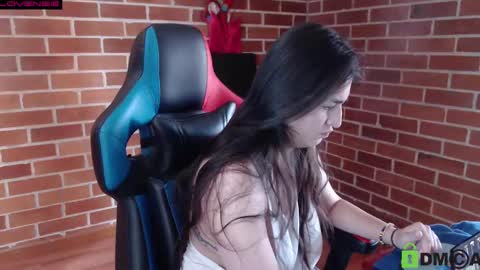 Snapshot of princesa_leia_zathur chatting on 10.06.25 Leia online show from 10.06.25