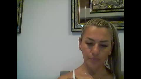 Snapshot of princesita2102 chatting on 04.15.26 princesita2102 online show from 04.15.26